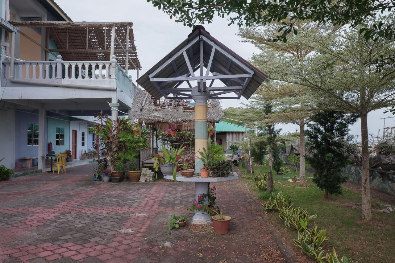 Oyo 90015 Indah Chalet Kuala Rompin Extérieur photo